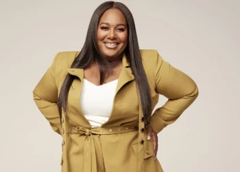 Naomi Raine – Glory To Your Name (Audio +Lyrics)